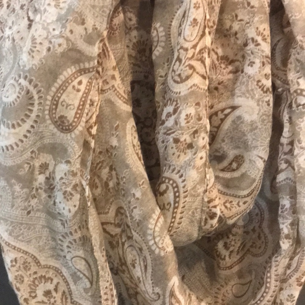 Tan paisley infinity scarf - Picture 2 of 3